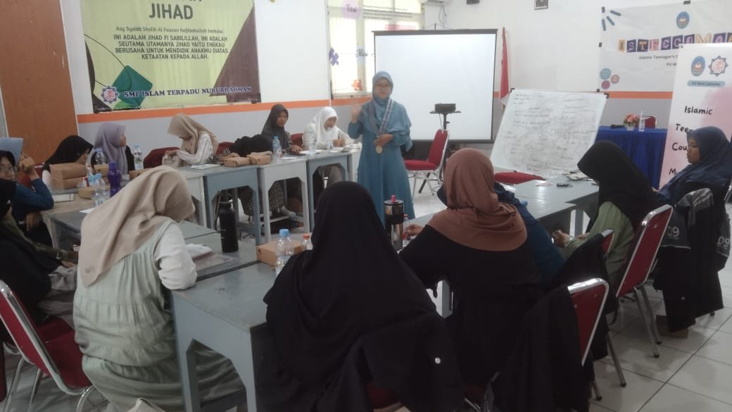 ISTEECOMAH, Jadikan Wanita Muslimah Mengenal Fitrah Diri
